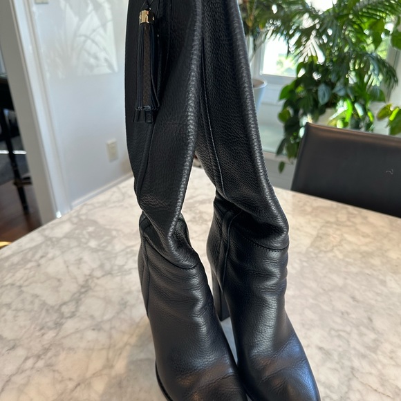 Gucci tall black boots with gold detailing - Picture 3 of 12